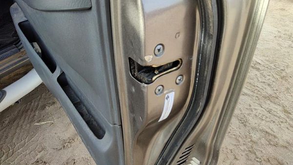 2003-2004 Nissan Xterra Passenger Right Front Door Latch With Rods/Cables Oem — photo 4