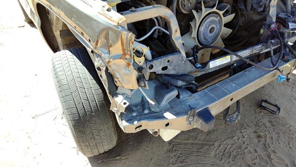 02-04 Jeep Liberty Windshield Washer Fluid Reservoir With Pump Oem Wiper Tank — photo 1