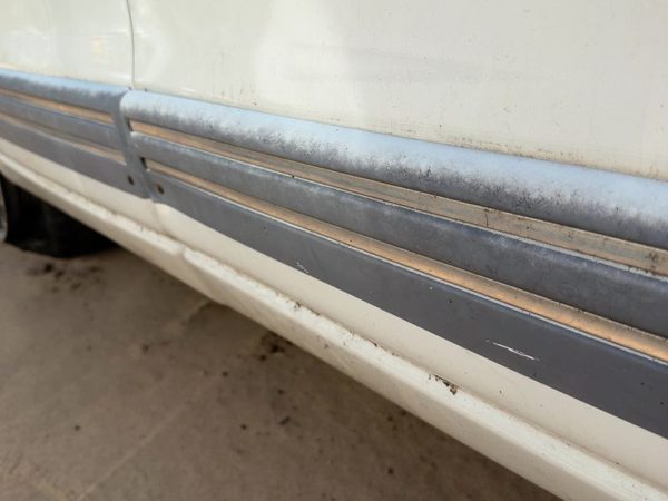 1992-1995 Olds Eighty Eight Passenger Right Front Moulding From Door Oem White — photo 7