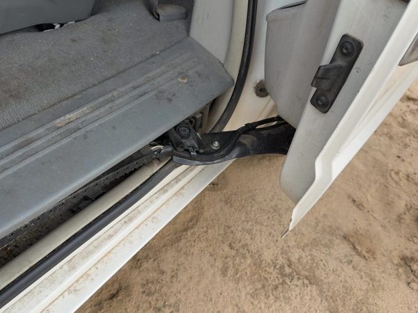 10 Chrysler Town & Country Driver Left Rear Door Latch With Rods/Cables Oem Back — photo 3