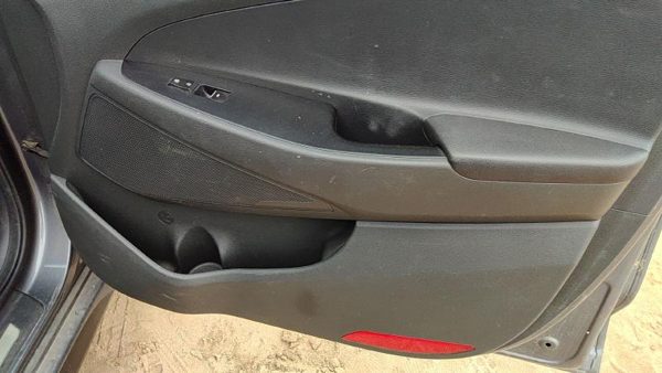 16-18 Hyundai Tucson Passenger Right Front Inside Door Trim Panel Only Black Try — photo 8