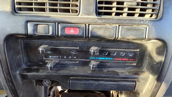 1996-1997 Nissan Hardbody Temperature Control Module In Dash Heater Ac Head Unit — photo 1
