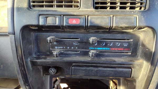 1996-1997 Nissan Hardbody Temperature Control Module In Dash Heater Ac Head Unit — photo 2