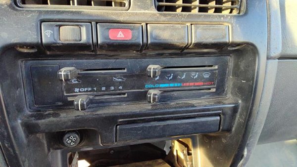 1996-1997 Nissan Hardbody Temperature Control Module In Dash Heater Ac Head Unit — photo 4