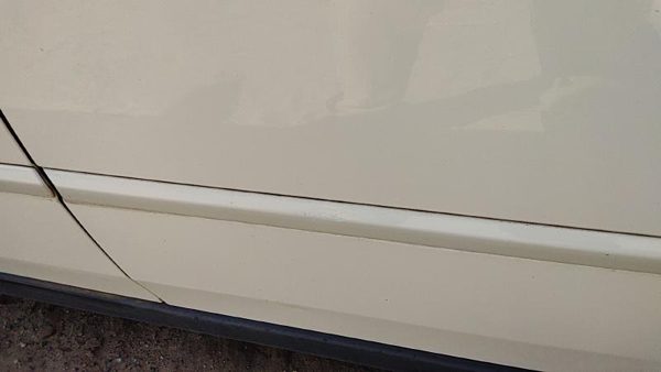 04-08 New Style Malibu Driver Left Rear Moulding From Door Back Trim White 40U — photo 4
