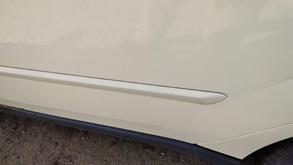 04-08 New Style Malibu Driver Left Rear Moulding From Door Back Trim White 40U — photo 1
