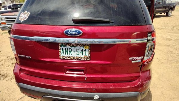 2014 Ford Explorer Trunk/decklid/hatch/tailgate Ruby Red Rr Dented — photo 2