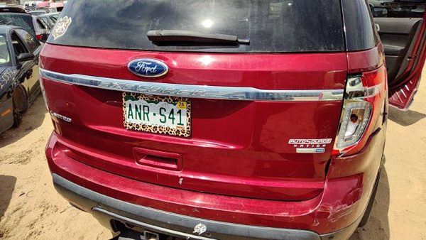2014 Ford Explorer Trunk/decklid/hatch/tailgate Ruby Red Rr Dented — photo 4