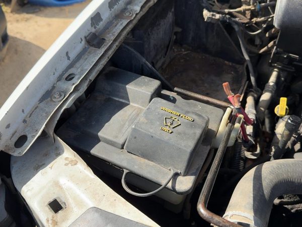 1998-2008 Ford F150 Windshield Washer Fluid Reservoir With Pump Oem Wiper Tank — photo 4
