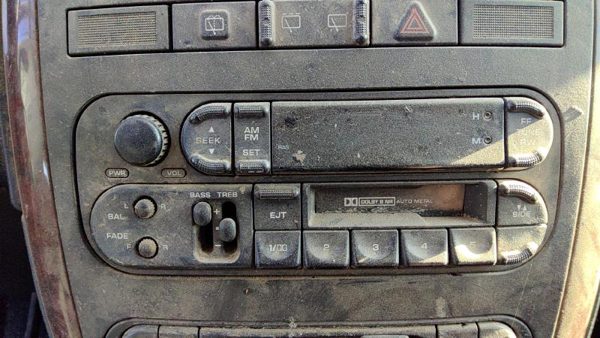 2001-2002 Dodge Caravan Stock Radio Oem Factory Stereo Cd Player Corner. — photo 1