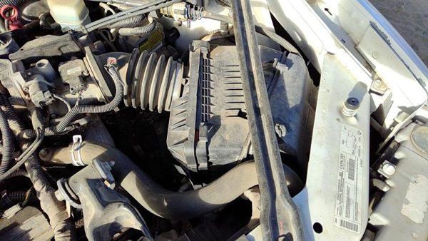 99-04 Buick Regal Complete Air Intake Cleaner Filter Box Housing With Tube 3.8L — photo 3