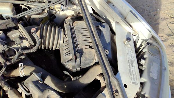 99-04 Buick Regal Complete Air Intake Cleaner Filter Box Housing With Tube 3.8L — photo 4