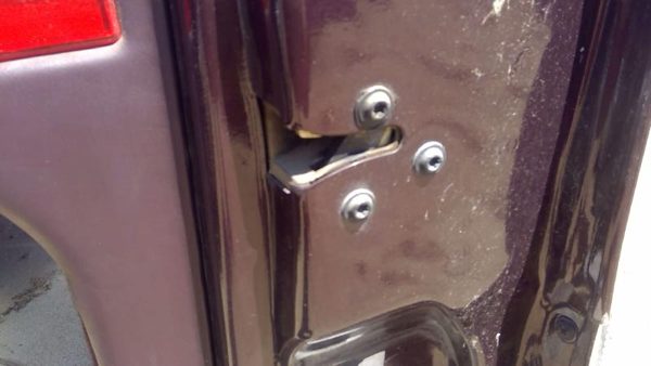 93 Cadillac Fleetwood Passenger Right Front Door Latch With Rods/Cables Assembly — photo 6