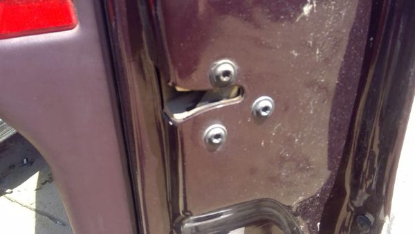 93 Cadillac Fleetwood Passenger Right Front Door Latch With Rods/Cables Assembly — photo 8