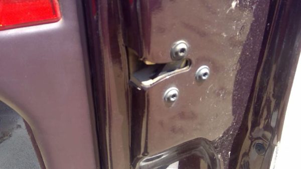 93 Cadillac Fleetwood Passenger Right Front Door Latch With Rods/Cables Assembly — photo 5