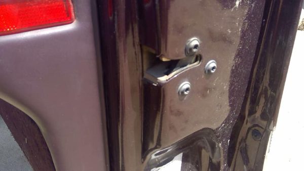 93 Cadillac Fleetwood Passenger Right Front Door Latch With Rods/Cables Assembly — photo 3
