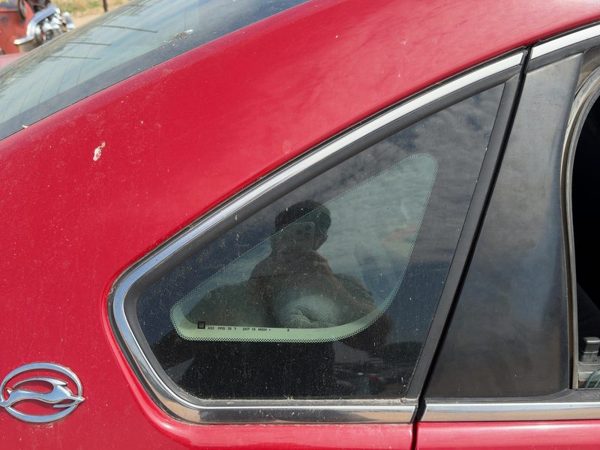 2006-2013 Chevy Impala Passenger Right Rear Quarter Glass Back Side Window Oem — photo 3