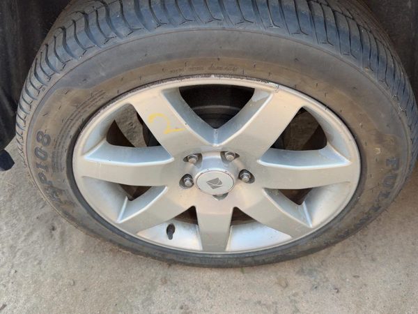 2004-2007 Saturn Vue Redline 18" Wheel Oem Factory 7 Spoke Rim Pz3 #2 09595481 — photo 2