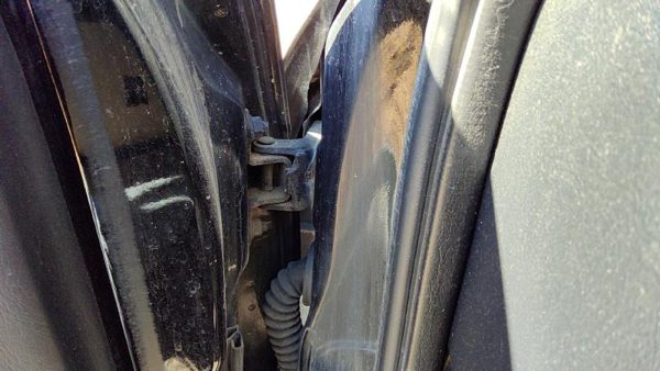 2002 INFINITI G20 Front Door Hinge LH — photo 2