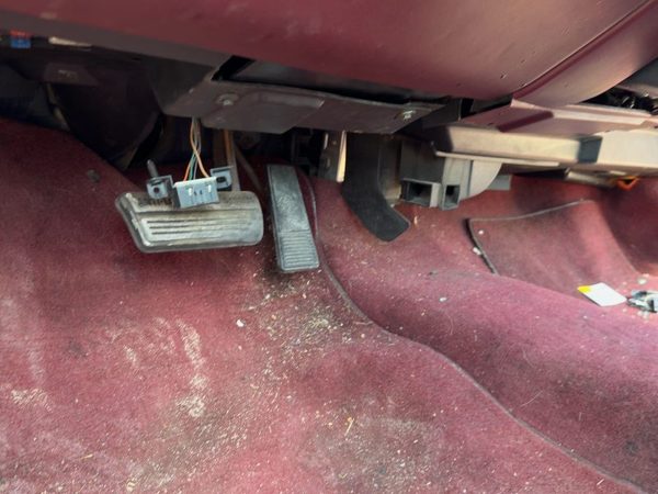 1994 Olds Eighty Eight Gas Pedal Assembly Oem Accelerator — photo 1
