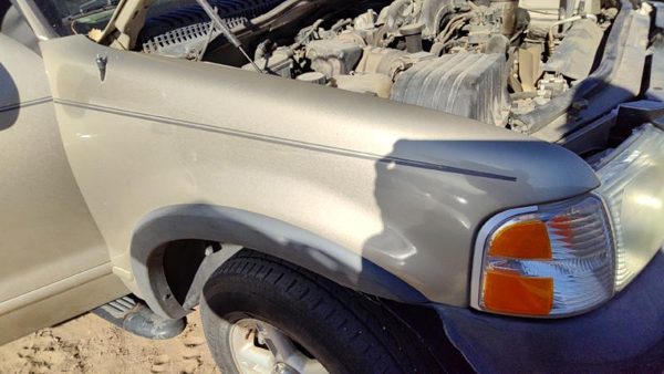 2003 Ford Explorer Fender RH B2 Harvest Gold Rust — photo 1