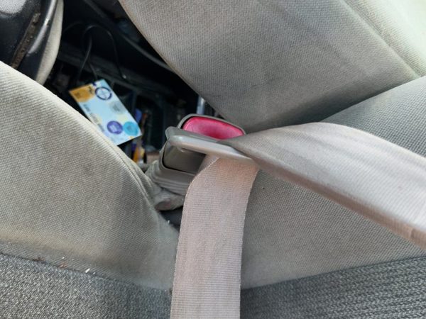 2000-2003 Ford Taurus Driver Left Front Seat Belt Buckle Receiver Oem Gray — photo 4