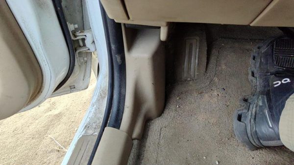 00-04 Nissan Sentra Driver Left Lower Kick Trim Panel Oem Sand H — photo 1