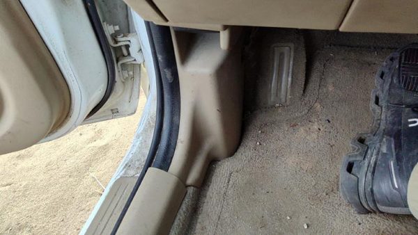 00-04 Nissan Sentra Driver Left Lower Kick Trim Panel Oem Sand H — photo 3