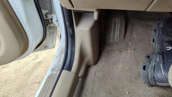 00-04 Nissan Sentra Driver Left Lower Kick Trim Panel Oem Sand H — photo 2