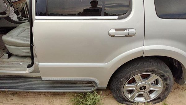 2003 Lincoln Aviator Rear Door LH Silver Jp — photo 2