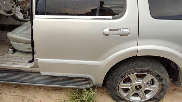 2003 Lincoln Aviator Rear Door LH Silver Jp — photo 1
