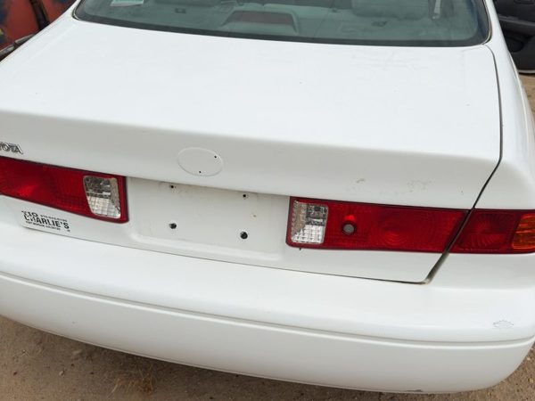 2000 Toyota Camry Trunk/decklid/hatch/tailgate White 040 — photo 1