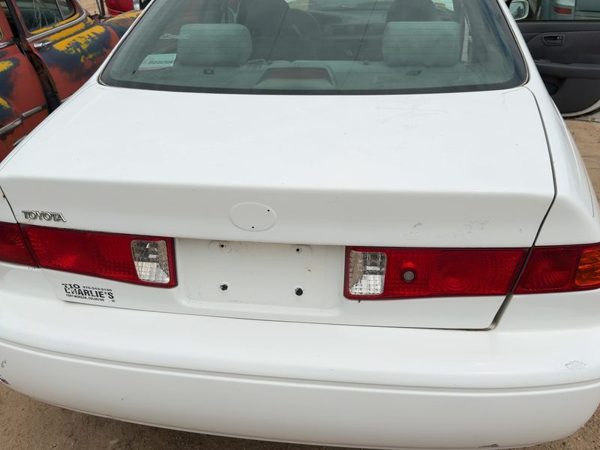 2000 Toyota Camry Trunk/decklid/hatch/tailgate White 040 — photo 2