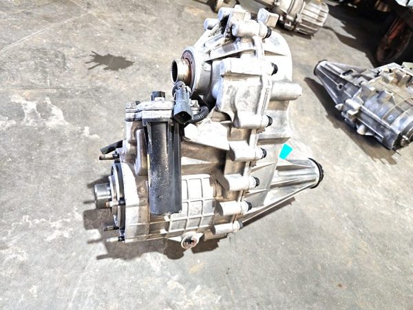 1999 Chevy Suburban Transfer Case Assembly Oem 4X4 4Wd Tcase Electric Shift — photo 9