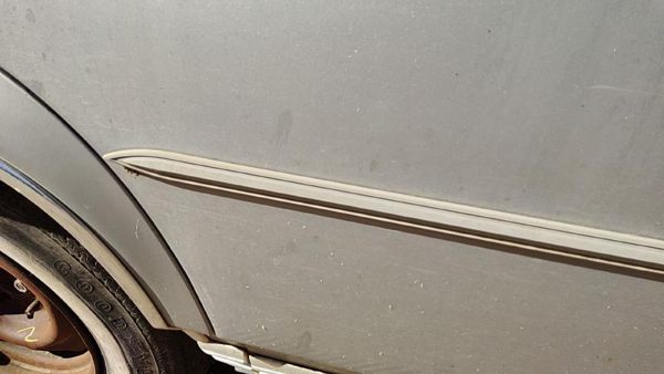 83-87 Grand Marquis Passenger Right Rear Middle Moulding From Door Oem Back Trim — photo 2