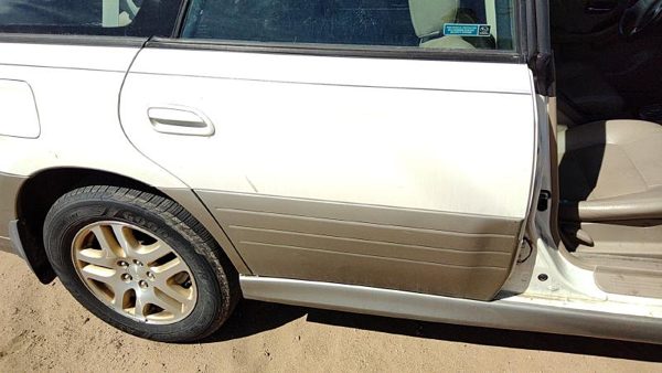 2000 Subaru Legacy Rear Door RH White 8Y3 — photo 1