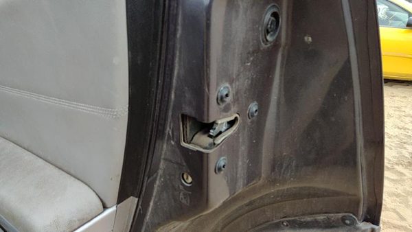 2005-2008 Chevy Equinox Passenger Right Rear Door Latch With Rods/Cables Back — photo 2