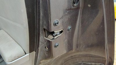 2005-2008 Chevy Equinox Passenger Right Rear Door Latch With Rods/Cables Back