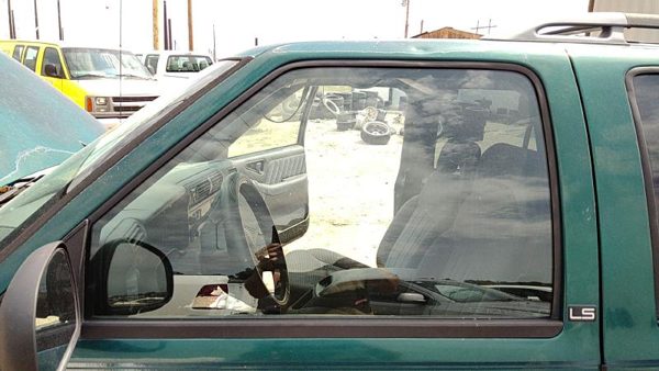 1995-2005 S10 Blazer Driver Left Front Side Window Door Glass Oem 15761466 — photo 1
