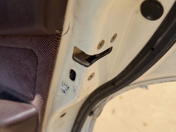 86-89 Honda Accord Lx Passenger Right Rear Door Latch With Rods/Cables Oem Back — photo 1