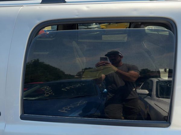 00-06 Chevy Suburban 1500 Passenger Right Rear Side Window Door Glass Oem Back — photo 4