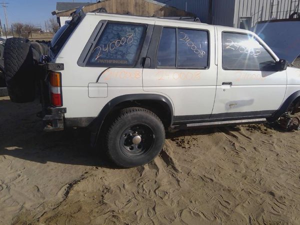 1995 Nissan Pathfinder — vehicle photo 9