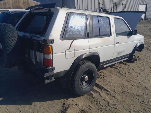 1995 Nissan Pathfinder — vehicle photo 8