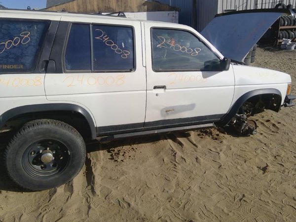 1995 Nissan Pathfinder — vehicle photo 10
