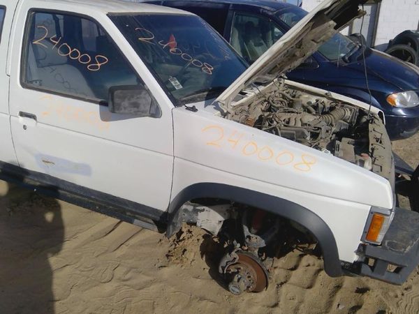 1995 Nissan Pathfinder — vehicle photo 11
