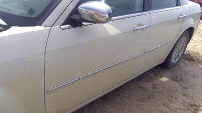 2010 Chrysler 300 Front Door LH White Pwg