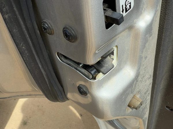 2006-2007 Ford Fivehundred Driver Left Rear Door Latch With Rods/Cables Oem Back — photo 3