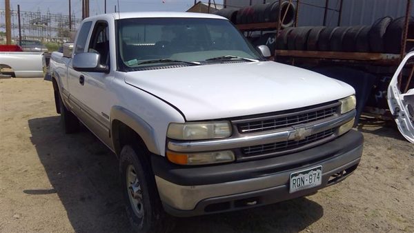 1999 Chevrolet Silverado 2500 — vehicle photo 2