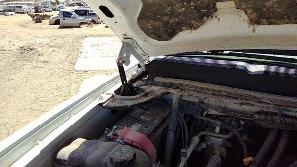 2008 Chevy Silverado 2500 Hood Hinge RH White 50U — photo 3