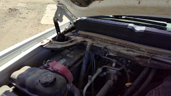 2008 Chevy Silverado 2500 Hood Hinge RH White 50U — photo 5